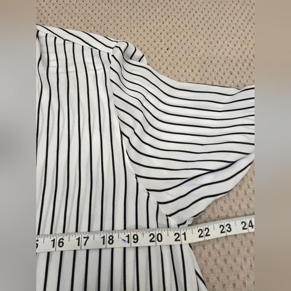 Sj Style Usa striped blouse long sleeve buttons on the front size medium - Picture 6 of 9